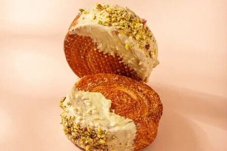 Круассан сюпрем фисташка