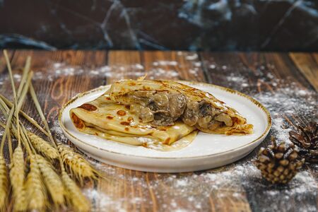 Блин с грибами в сливочном соусе