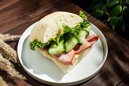 Чиабатта с ветчиной и сыром