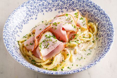 Спагетти в сливочном соусе с тамбовским окороком