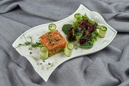 Тартар из лосося с авокадо