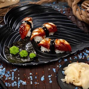 Суши с угрём