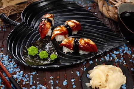 Суши с угрём