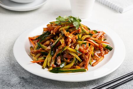 Свиные ушки с огурцом