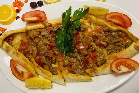 Пиде с гуляшом