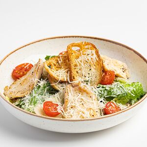 Салат Цезарь с курицей