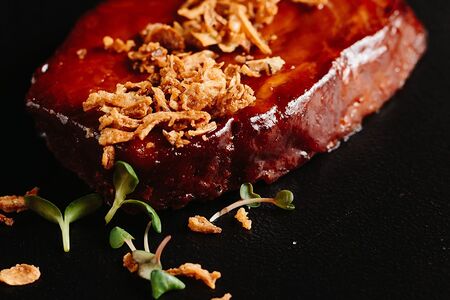 Стейк из cвинoй шеи