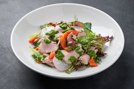 Салат с ростбифом