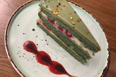 Торт фисташовый с малиной
