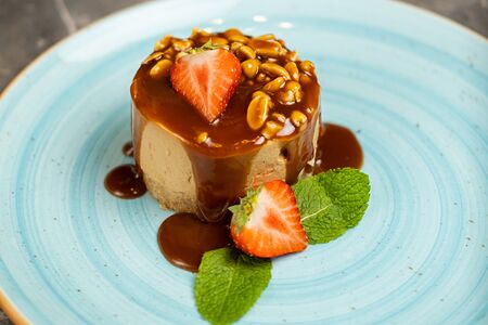 Сырный мусс с карамелью