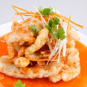 Жареное куриное филе в кляре в кисло-сладком соусе