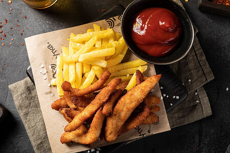 Куриные пальчики с картофелем фри