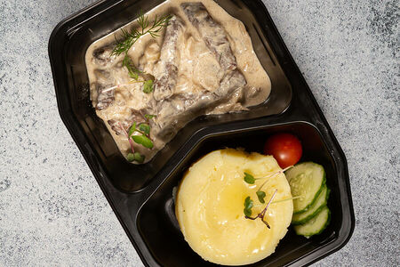 Бефстроганов с пюре