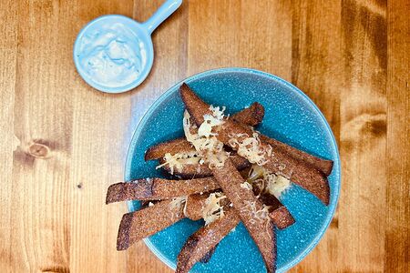 Чесночные гренки с сыром