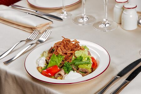 Салат с реберным мясом