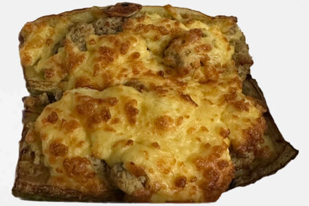 Баклажанные лодочки с куриным фаршем и сыром сулугуни