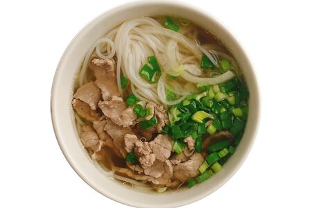 Суп с рисовой лапшой Бун на говяжьем бульоне 