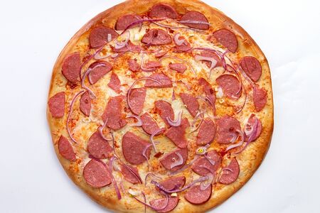 Пицца со сервелатом