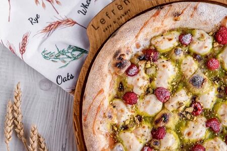 Пицца Малина и маскарпоне