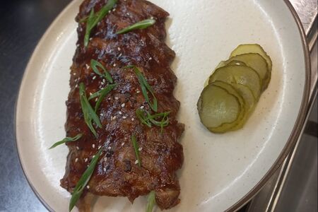 Свиные ребра с соусом BBQ