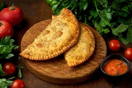 Чебурек с ветчиной и сыром