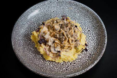 Печень по-строгановски