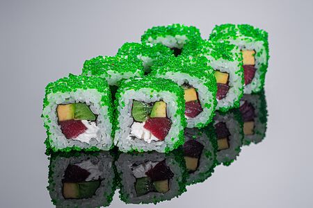 Ролл Магуру Куиви