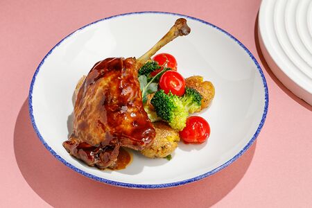 Утиная ножка конфи с овощами