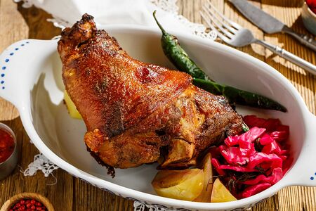 Свиная рулька с аджикой по-грузински