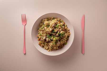 Жареный рис со свининой