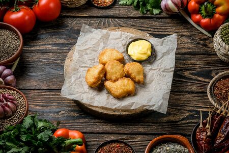 Куриные наггетсы с соусом