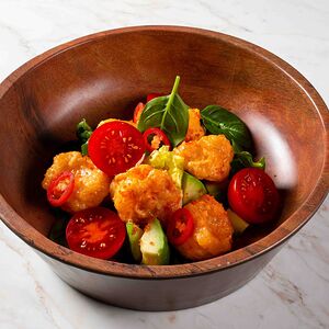 Салат с креветками спайси и авокадо