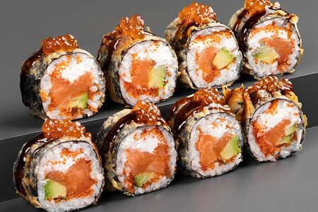 Горячий ролл с лососем