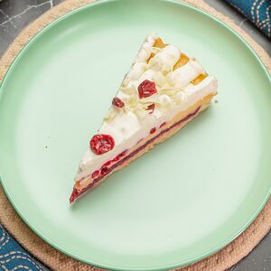 Брусничный кремовый пирог