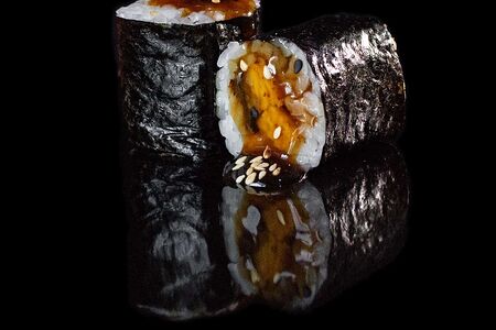 Ролл с угрем