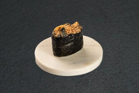 Спайси суши с угрем