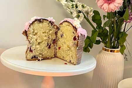 Дрожжевой кулич с цукатами и заварным кремом внутри