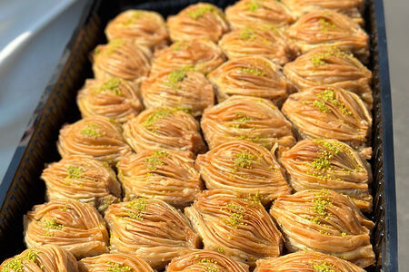 Мидии с грецким орехом