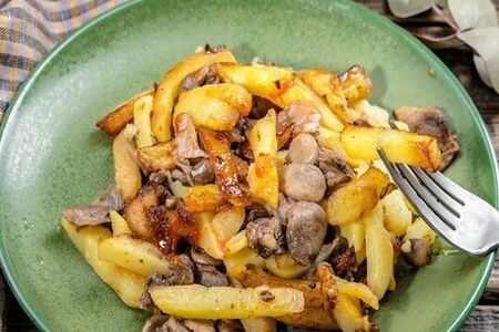 Жареный картофель с грибами