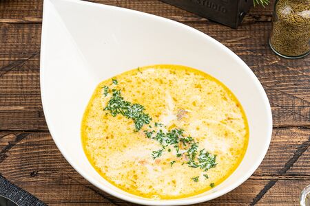 Сливочный суп с копченой форелью