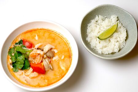 Том ям с морепродуктами