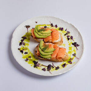 Բրուսկետա սաղմոնով