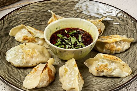 Жареные пельмени с курицей