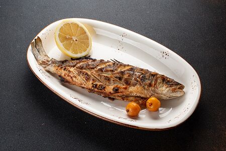 Дорадо на мангале