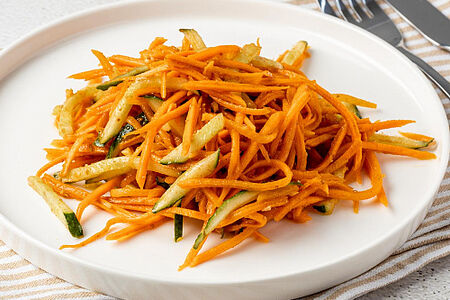 Салат с корейской морковью и огурцом