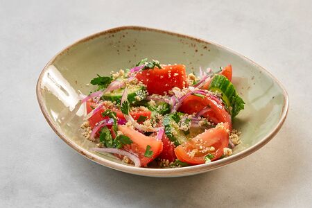 Салат по-грузински с орехами