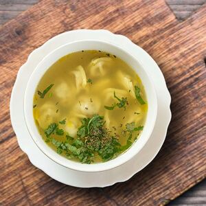 Пельмени с бульоном