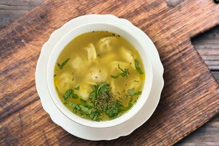 Пельмени с бульоном