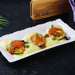 Шпинатные сырники с соусом дзадзики