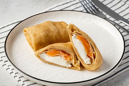 Блины фаршированные с семгой и сливочным сыром